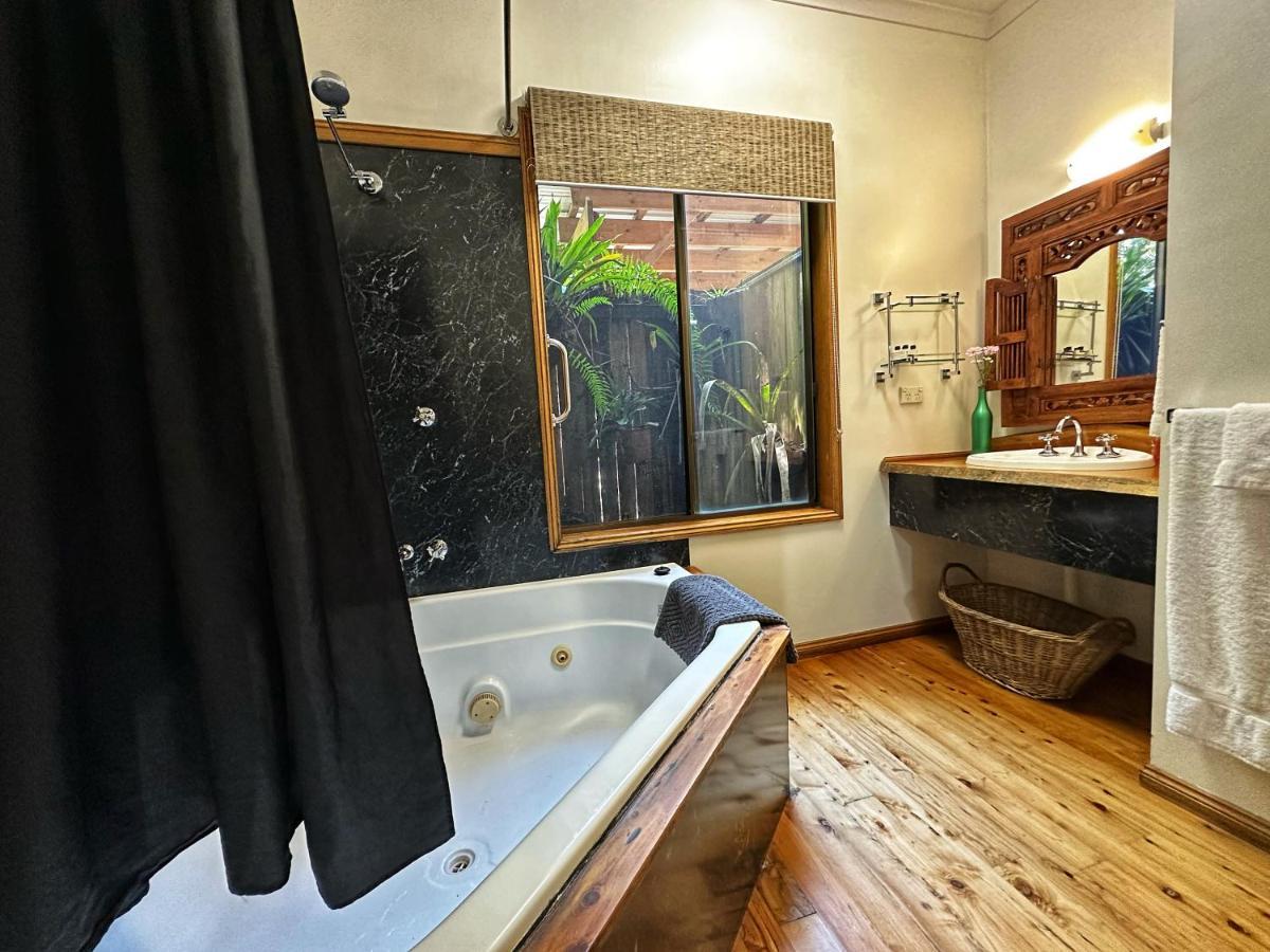 Crater Lakes Rainforest Cottages Юнгаберра Экстерьер фото