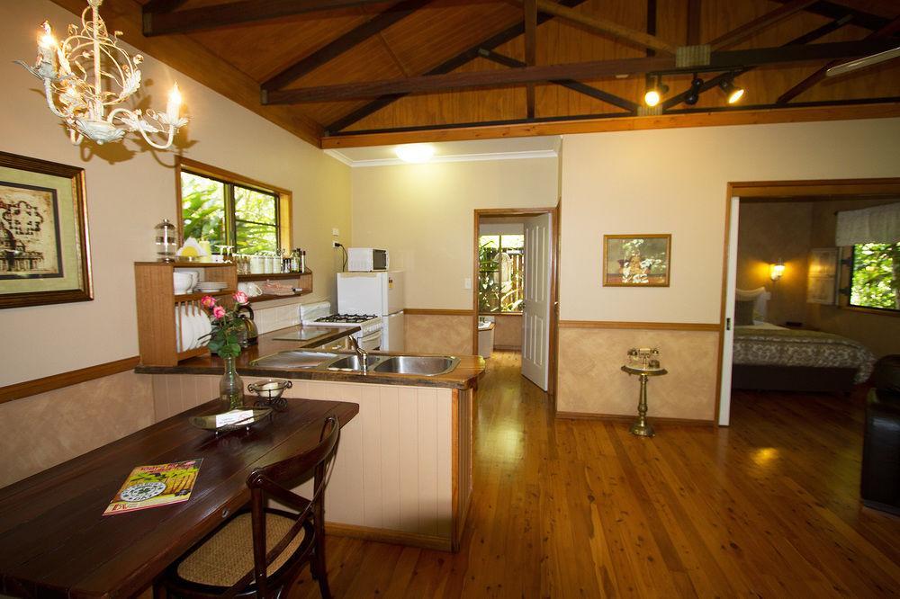 Crater Lakes Rainforest Cottages Юнгаберра Экстерьер фото