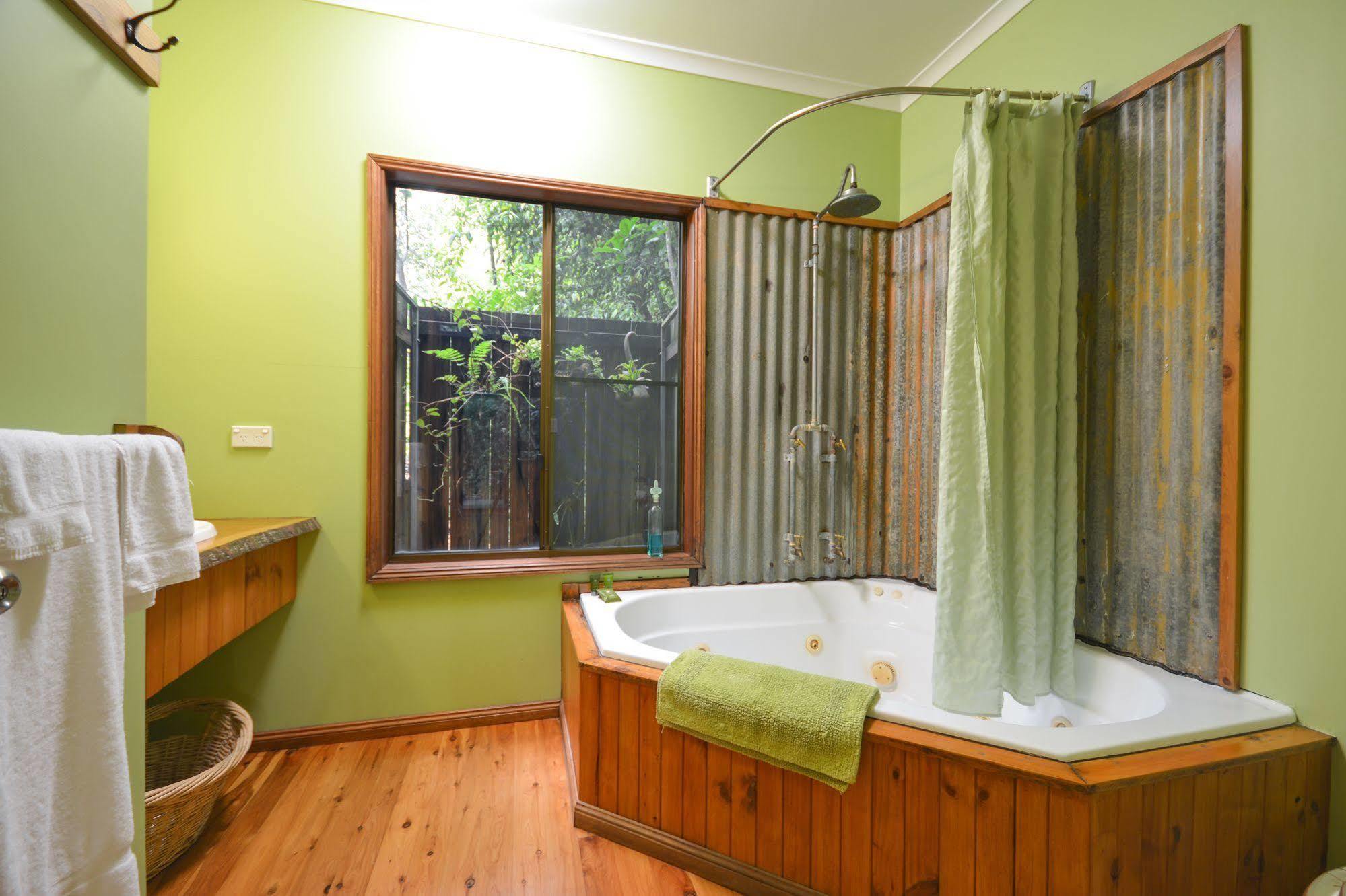 Crater Lakes Rainforest Cottages Юнгаберра Экстерьер фото