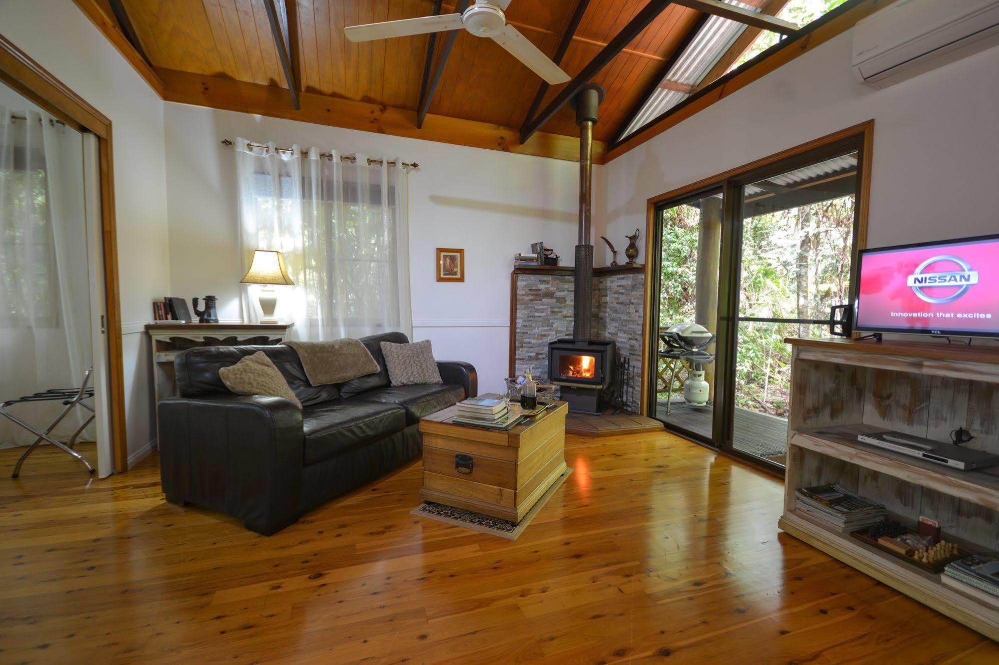 Crater Lakes Rainforest Cottages Юнгаберра Экстерьер фото