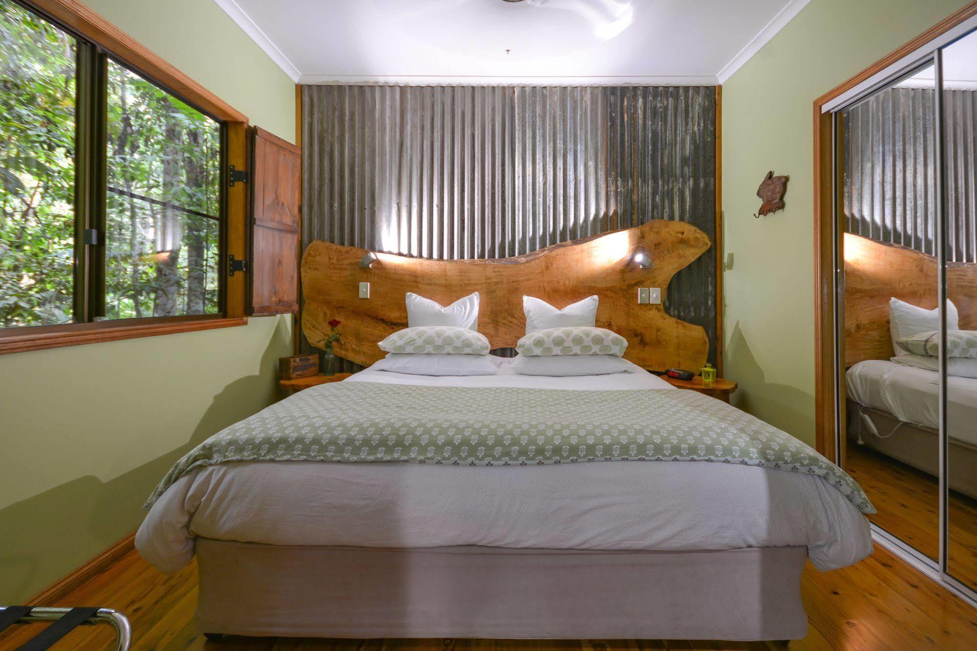 Crater Lakes Rainforest Cottages Юнгаберра Экстерьер фото