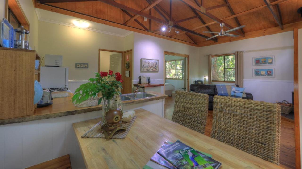 Crater Lakes Rainforest Cottages Юнгаберра Экстерьер фото